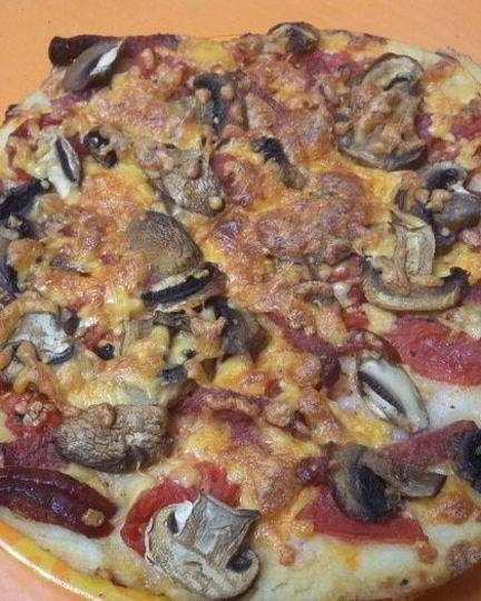 Рецепт пиццы с ветчиной, шампиньонами и сыром