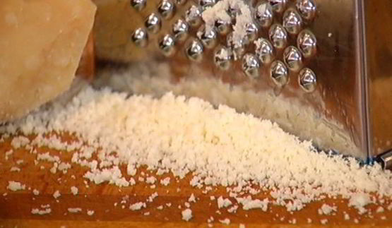 пицца с яйцом и шпинатом