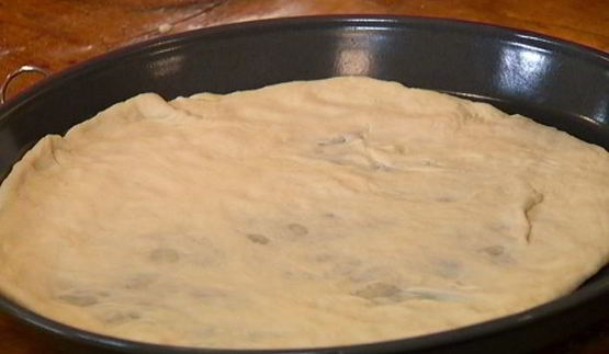 пицца с яйцом и шпинатом