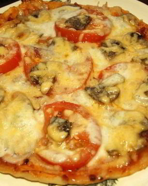 Пицца Три сыра с помидорами