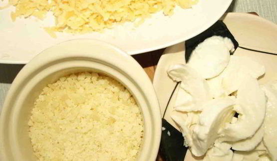 пицца три сыра с помидорами