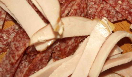 пицца три сыра с помидорами