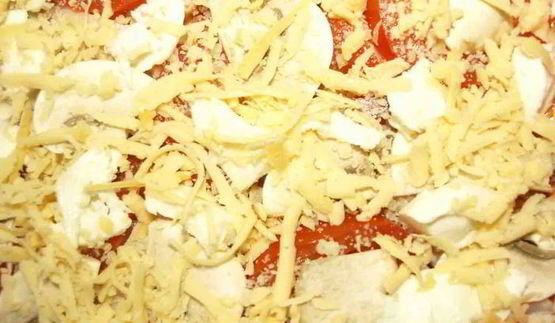 пицца три сыра с помидорами