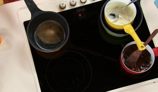 шоколадная пицца с малиной