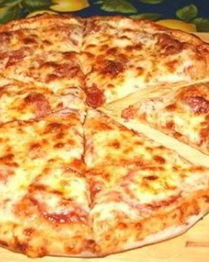 Тонкая итальянская пицца с салями