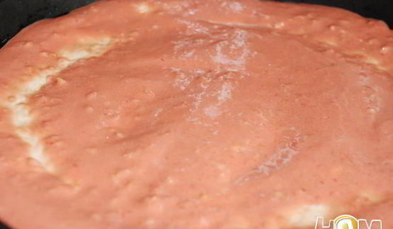 тонкая пицца с пряными томатами и куриной грудкой