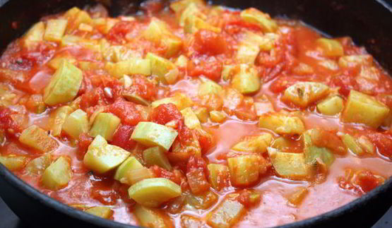 закрытая пицца кальцоне с овощами