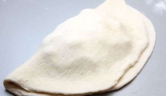 закрытая пицца кальцоне с овощами