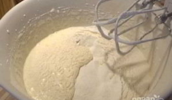 яблочная шарлотка