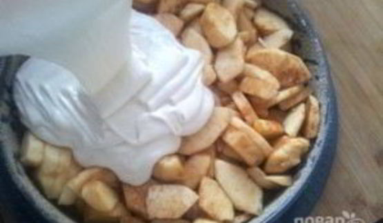 яблочная шарлотка