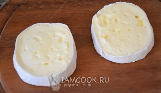 слоеные конвертики с сыром бри и ягодами