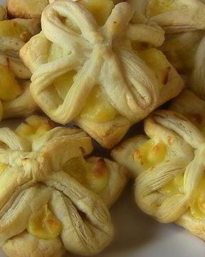 Слойки из слоеного теста с кремом Патисьер