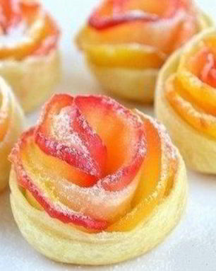 Слойки Розочка с яблоком