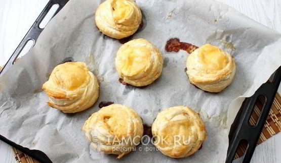 слойки-розочки с курицей и сыром