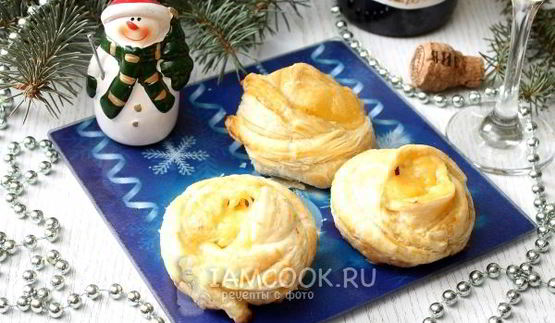 слойки-розочки с курицей и сыром