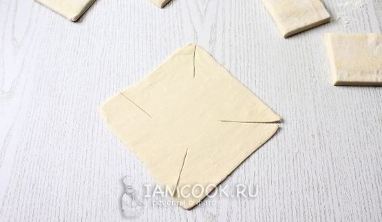 слойки-розочки с курицей и сыром