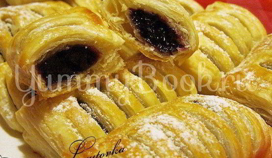 слойки с черникой