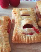 Слойки с клубникой