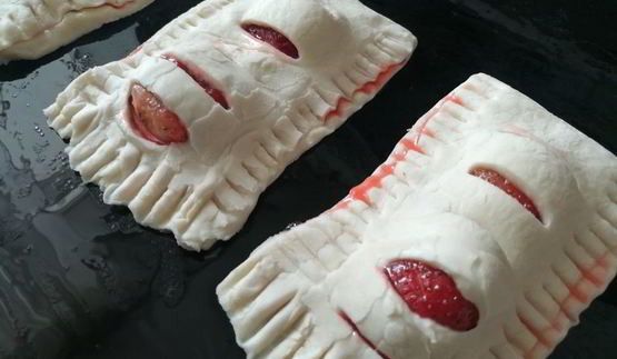 слойки с клубникой