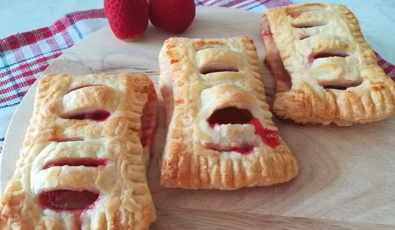 слойки с клубникой