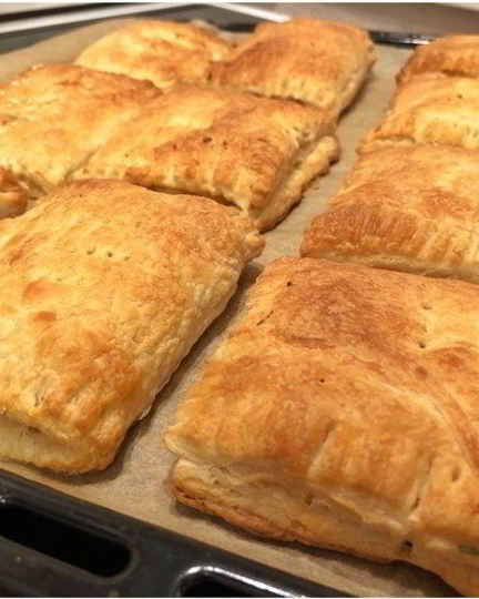 Рецепт слоек с копченым мясом и сыром