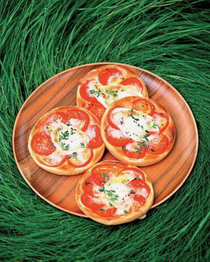 Рецепт слоек с козьим сыром и помидорами