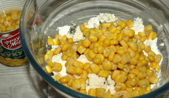 слойки с рикоттой, шпинатом и сладкой кукурузой