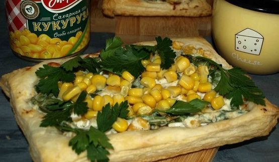 слойки с рикоттой, шпинатом и сладкой кукурузой
