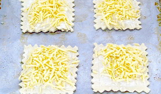 слойки с сосисками