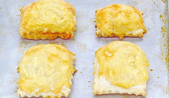 слойки с сосисками