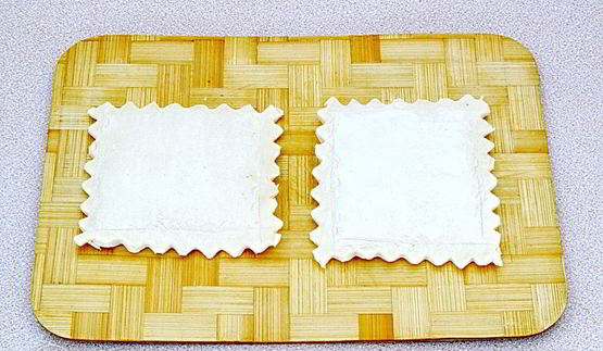 слойки с сосисками