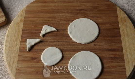 слойки с сыром из готового слоеного теста