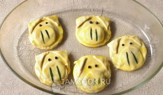 слойки с сыром из готового слоеного теста