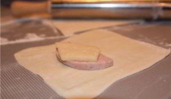 слойки с ветчиной и сыром