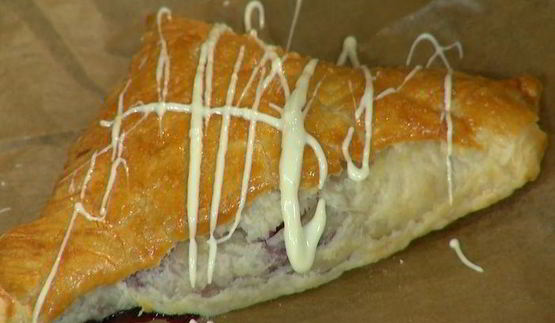 слойки с вишней и белым шоколадом