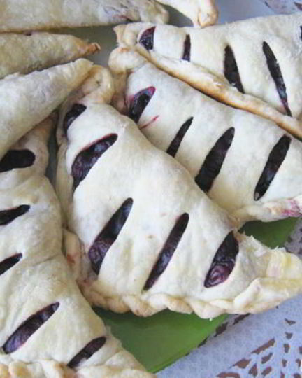 Рецепт слоек с вишней