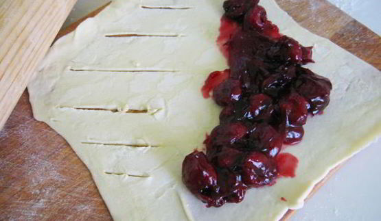 слойки с вишней