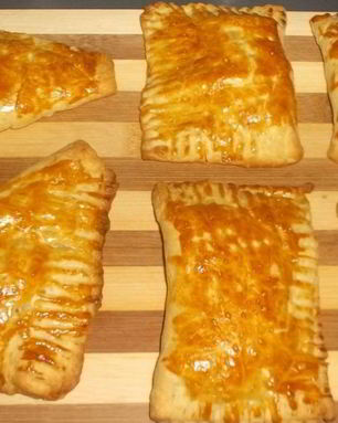 Слойки с яблоками из дрожжевого теста