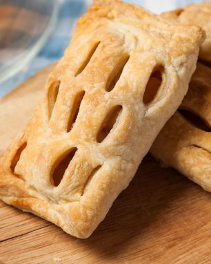 Слойки с яблоками