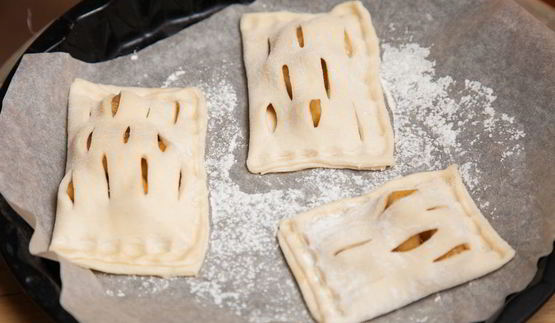 слойки с яблоками