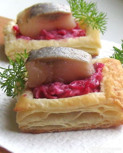 Рецепт слоек со свекольной начинкой и селедкой