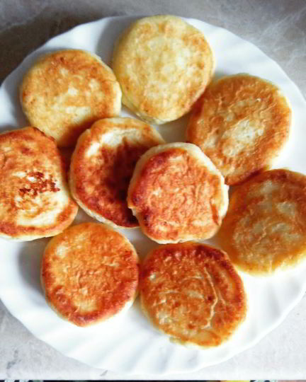 Рецепт домашних сырников с манкой