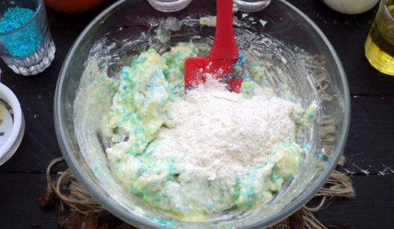 кокосовые сырники в панировочных сухарях