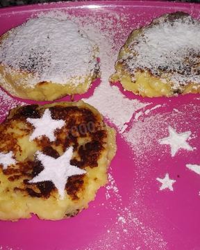 Сырники из творога с изюмом