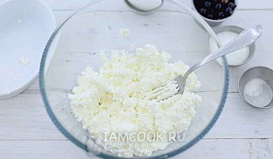 сырники с черной смородиной