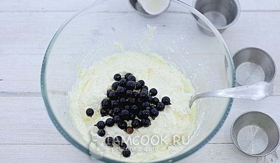 сырники с черной смородиной