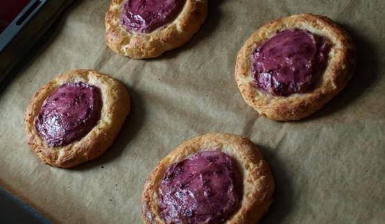 сырники в духовке с ягодной начинкой