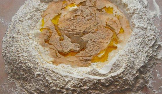 домашние соус и тесто для пиццы