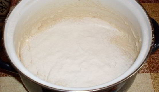 сдобное дрожжевое тесто и булочки