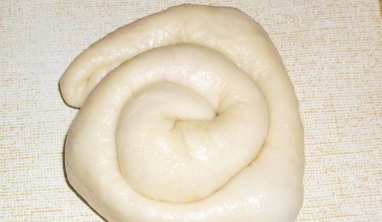 сдобное дрожжевое тесто и булочки